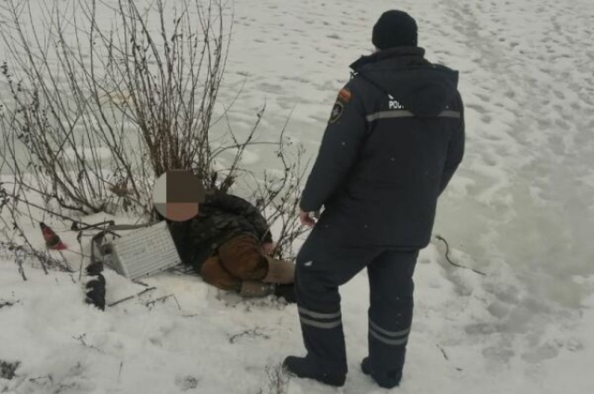 В Ростовской области спасли замерзающего рыбака